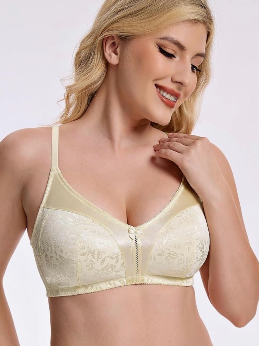 Classic Women's Non-Wired Bra in Light Cream